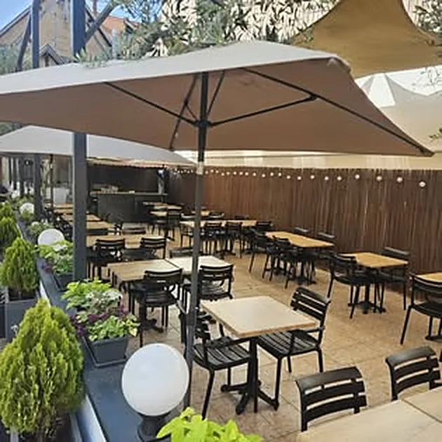 Parasols et jardinières